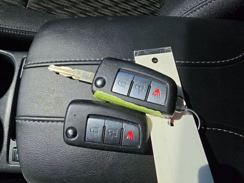 Used 2020 Nissan Rogue S FWD image 29