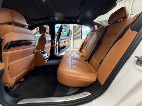 Used 2017 BMW 750i xDrive AWD/4WD image 54