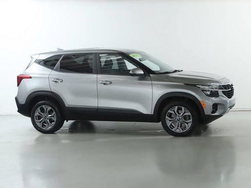 Used 2024 Kia Seltos LX AWD/4WD image 12