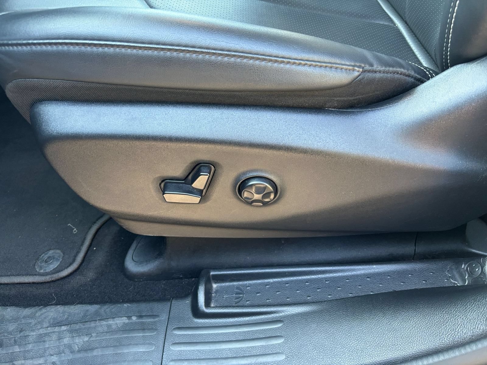 Used 2025 Chrysler Pacifica Select FWD image 21