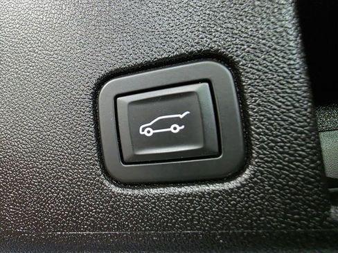 Used 2019 Chevrolet Equinox LT FWD image 18