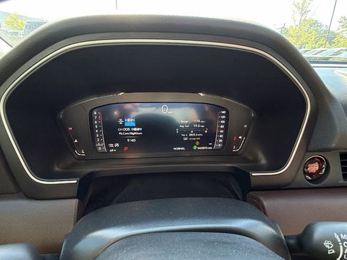Used 2025 Honda Pilot Elite image 28