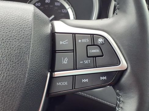 Used 2022 Toyota Highlander XLE AWD/4WD image 30