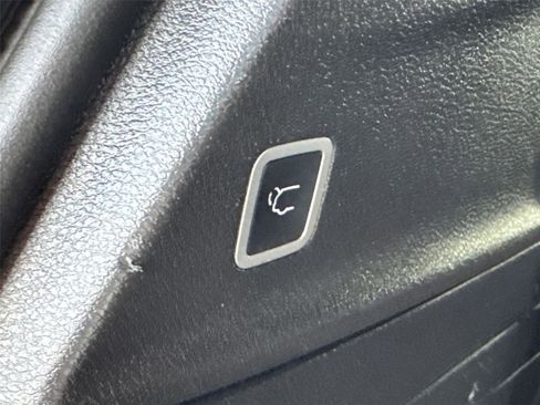 Used 2020 Chrysler Pacifica Limited w/ Advanced Safetytec Group image 10