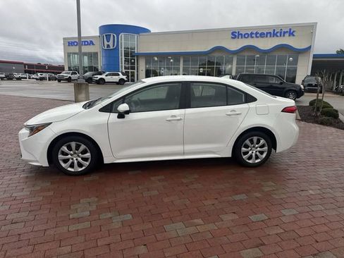 Used 2024 Toyota Corolla LE FWD image 3