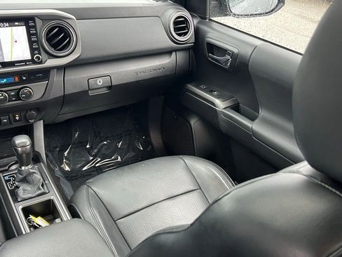 Used 2021 Toyota Tacoma TRD Sport w/ TRD Premium Sport Package image 18