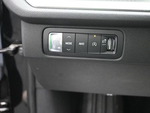 Used 2024 Chevrolet Traverse LT w/ Midnight/Sport Edition AWD/4WD image 11