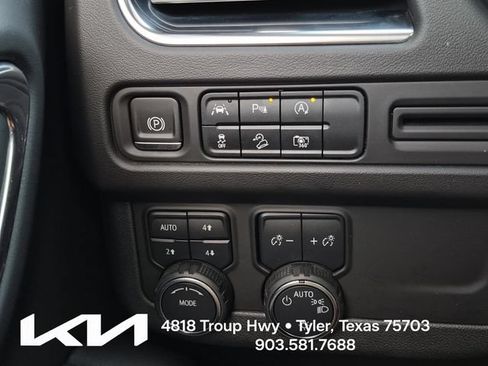 Used 2023 Chevrolet Suburban Z71 w/ Luxury Package AWD/4WD image 34