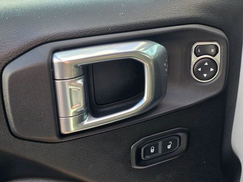 Used 2022 Jeep Wrangler Sport S image 32