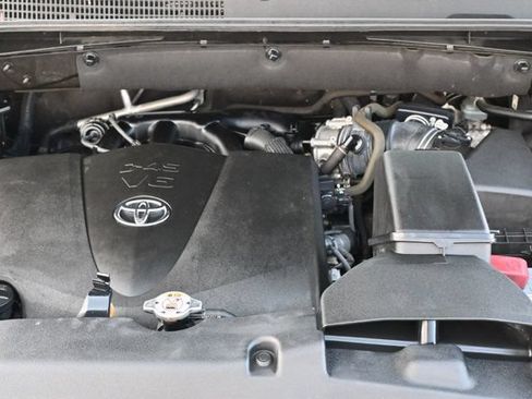 Used 2019 Toyota Highlander XLE FWD image 23