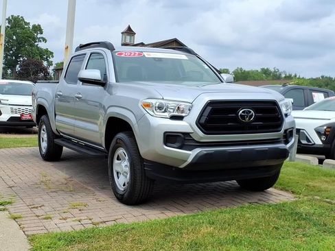 Certified 2022 Toyota Tacoma SR AWD/4WD image 3