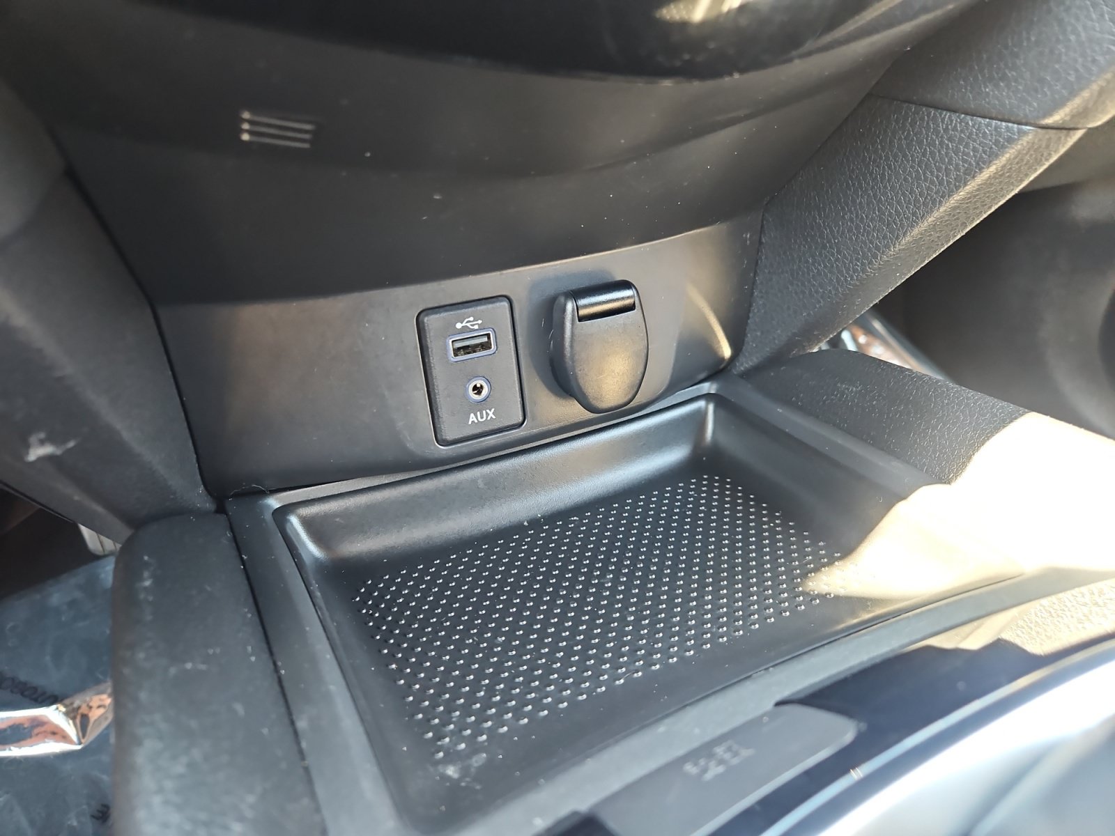 Used 2017 Nissan Rogue SV FWD image 19