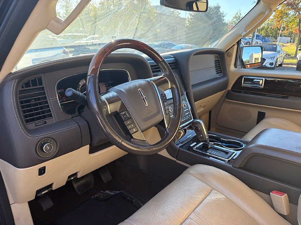 Used 2017 Lincoln Navigator Reserve AWD/4WD image 14