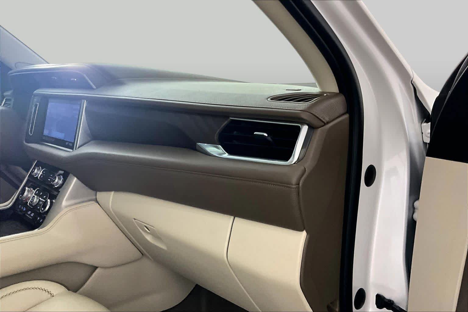 Used 2021 GMC Yukon Denali w/ Denali Premium Package RWD image 17