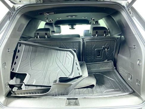 Used 2023 Chevrolet Traverse LT w/ LT Premium Package image 32