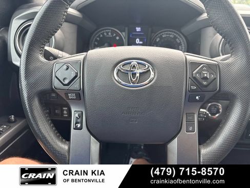 Used 2022 Toyota Tacoma TRD Off-Road w/ TRD Premium Off Road Package AWD/4WD image 31