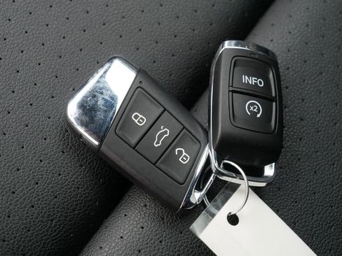 Certified 2023 Volkswagen Atlas Cross Sport SE image 36