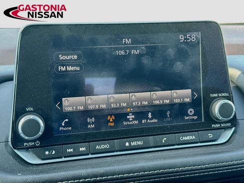 Used 2023 Nissan Rogue S AWD/4WD image 18