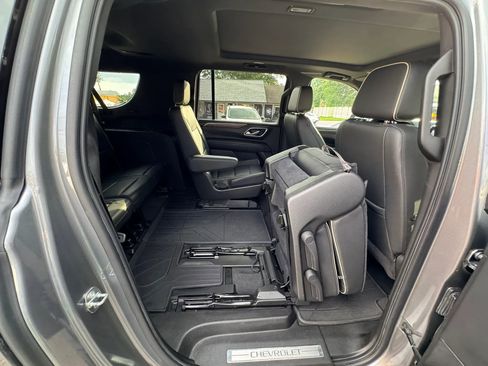 Used 2021 Chevrolet Suburban Premier w/ Premium Package RWD image 30