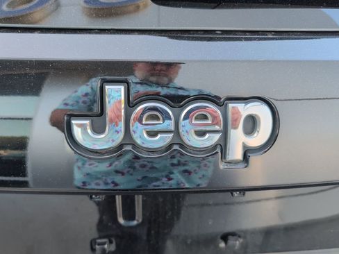 Used 2021 Jeep Grand Cherokee Laredo w/ Security & Convenience Group image 10