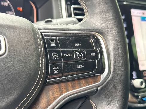 Used 2023 Jeep Grand Wagoneer Series II AWD/4WD image 29