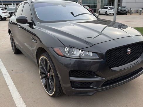 Used 2018 Jaguar F-PACE Prestige image 2