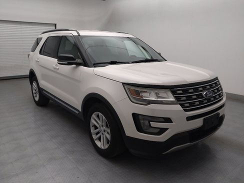 Used 2017 Ford Explorer XLT FWD image 14