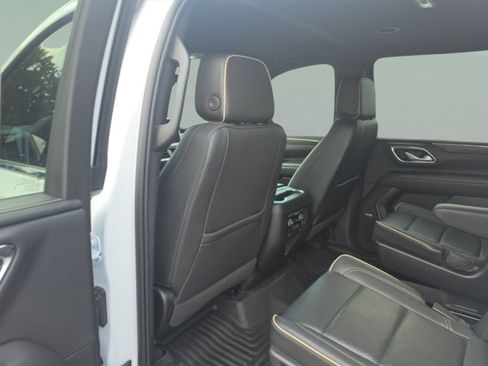 Used 2022 Chevrolet Suburban Premier AWD/4WD image 27