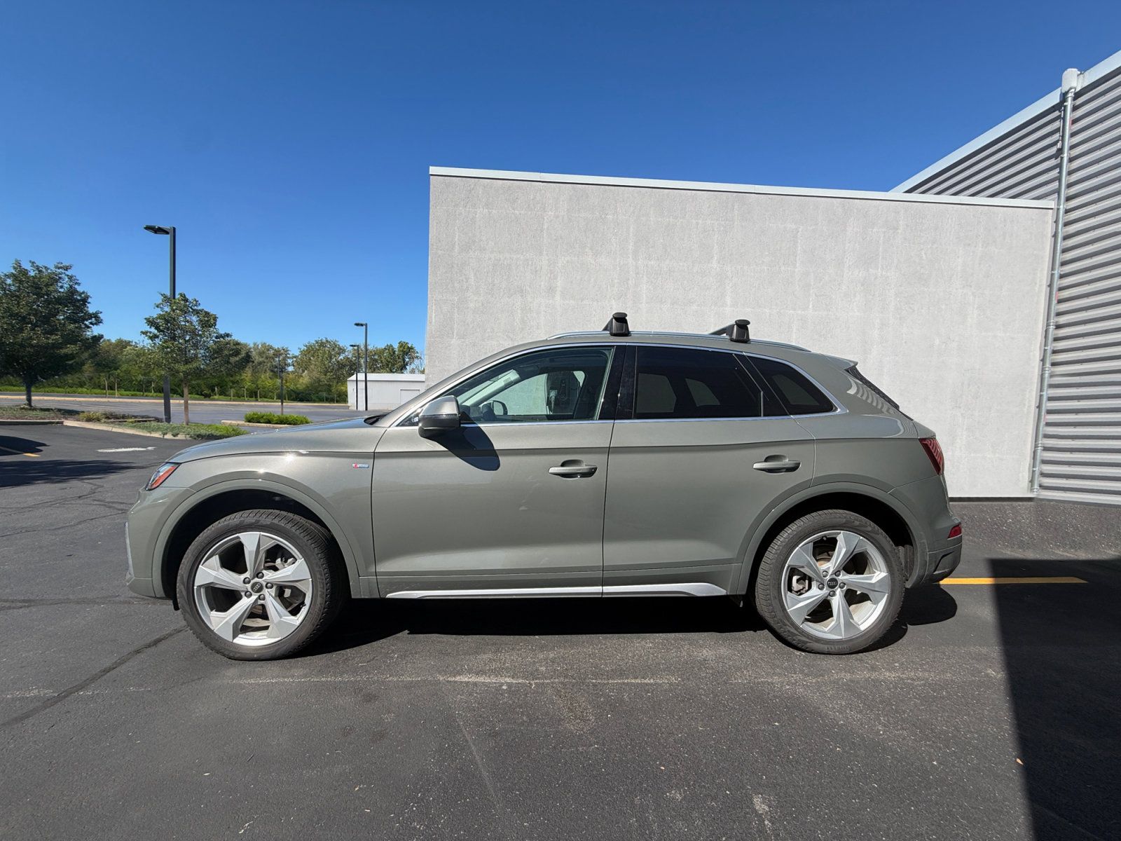 Used 2025 Audi Q5 2.0T Premium Plus w/ Premium Plus Package AWD/4WD image 2