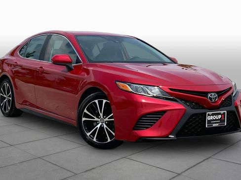 Used 2020 Toyota Camry SE FWD image 3