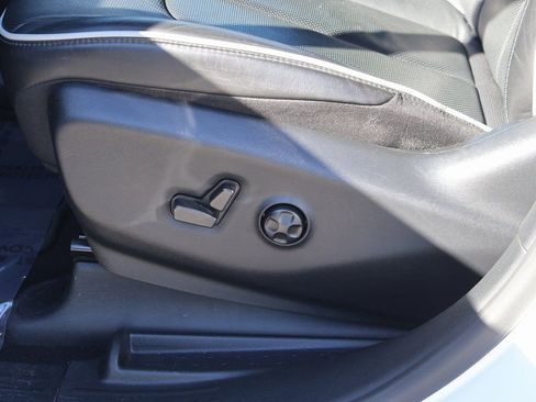 Used 2025 Chrysler Pacifica Limited image 23