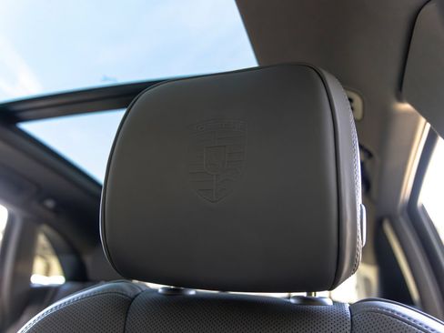 Certified 2026 Porsche Macan AWD/4WD image 27