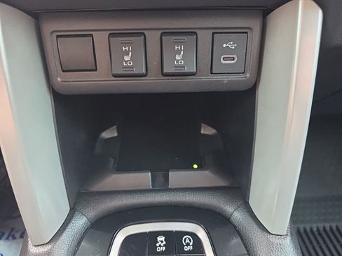 Used 2025 Toyota Corolla Cross XLE w/ Convenience Package AWD/4WD image 24