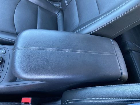 Used 2022 GMC Terrain SLT w/ LPO, Floor Liner Package image 40