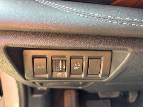 Used 2020 Subaru Outback Touring w/ Popular Package #2 image 12