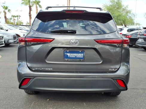 Used 2023 Toyota Highlander XLE FWD image 4