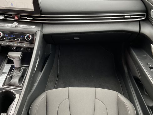Used 2023 Hyundai Elantra SEL w/ Convenience Package FWD image 22