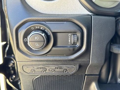 Used 2025 Jeep Gladiator Sport image 31