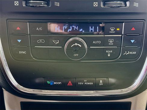 Used 2012 Chrysler Town & Country Touring image 16