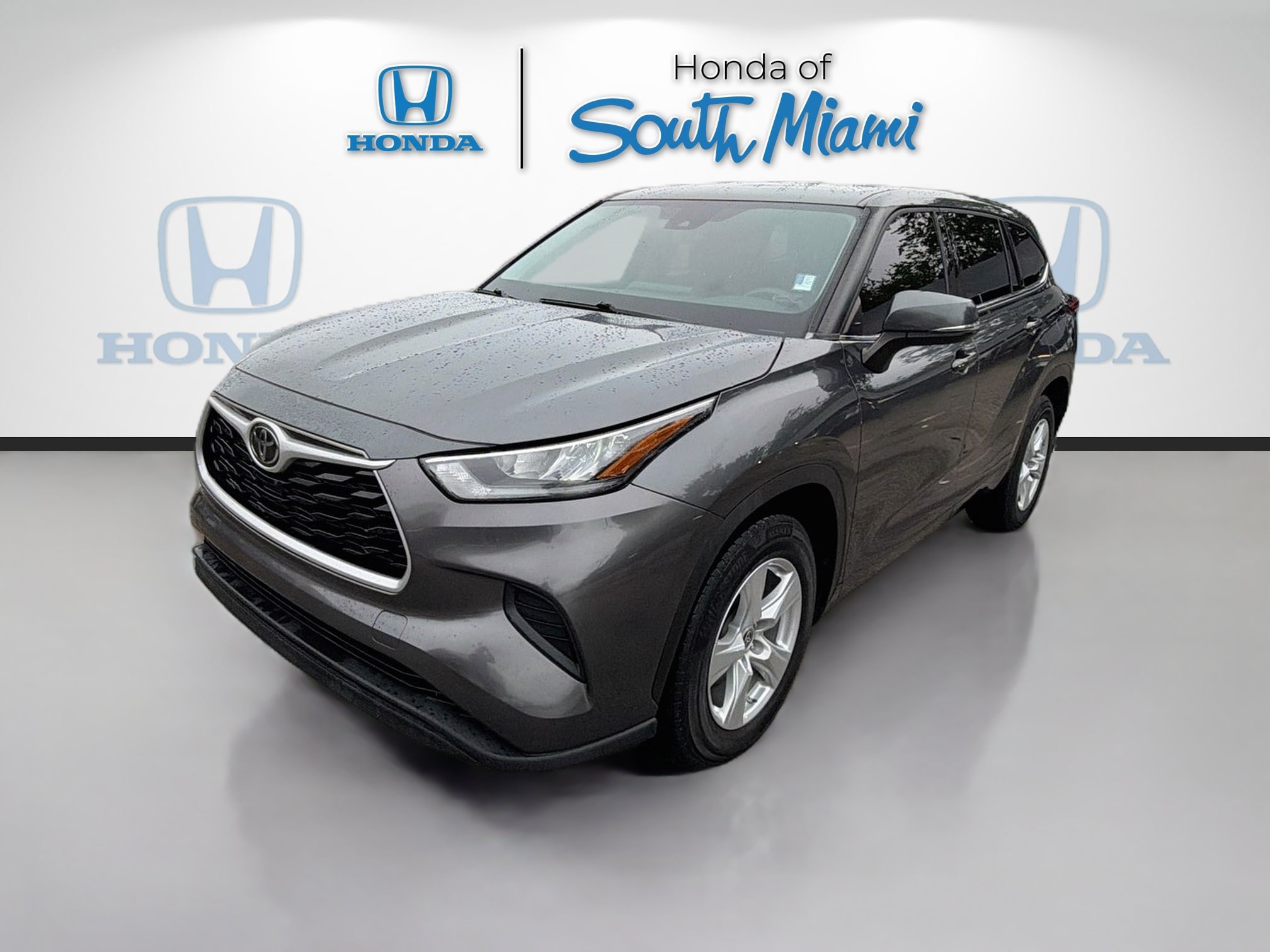 Used 2020 Toyota Highlander L FWD image 3