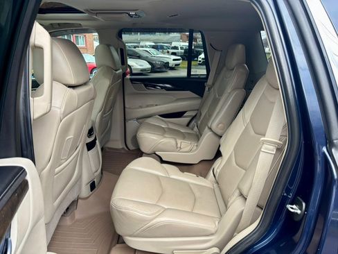 Used 2018 Cadillac Escalade Premium Luxury AWD/4WD image 14