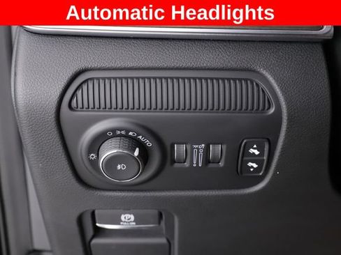 Used 2025 Jeep Grand Wagoneer 4WD image 21