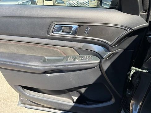 Used 2018 Ford Explorer XLT w/ Equipment Group 202A FWD image 14
