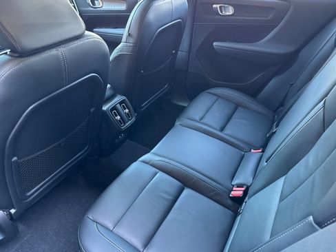 Used 2023 Volvo XC40 B5 Plus w/ Protection Package Premier AWD/4WD image 5