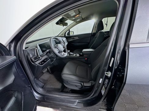 Used 2025 Kia Sportage LX image 13