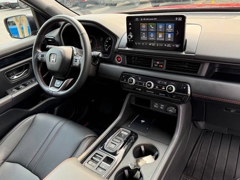 Used 2025 Honda Pilot TrailSport image 19