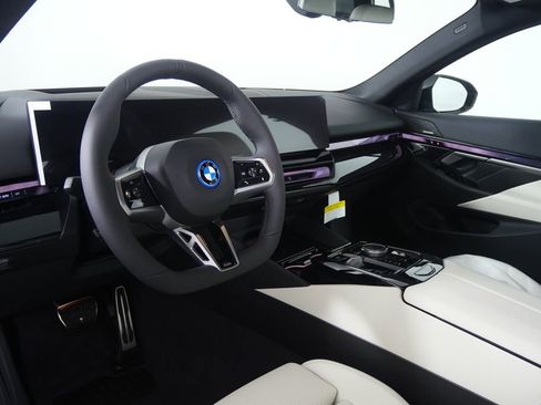 New 2026 BMW i5 eDrive40 w/ M Sport Package image 13