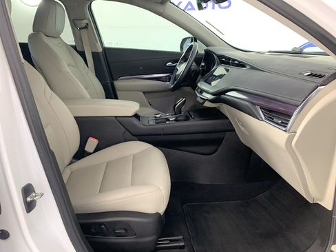 Used 2021 Cadillac XT4 Luxury w/ Cold Weather Package FWD image 39
