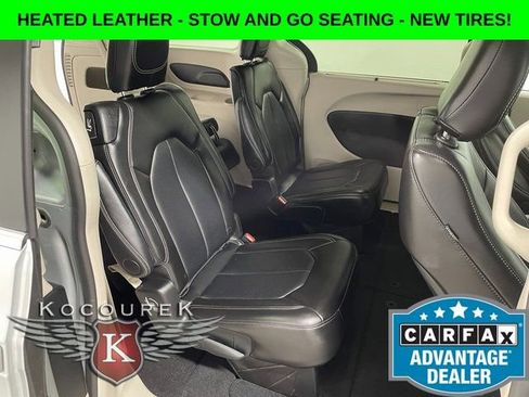 Used 2024 Chrysler Pacifica Touring-L FWD image 21
