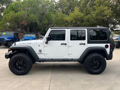 Used 2016 Jeep Wrangler Unlimited Rubicon w/ Connectivity Group image 5